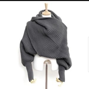 LIGHT Grey scarf with sleeves / sweater